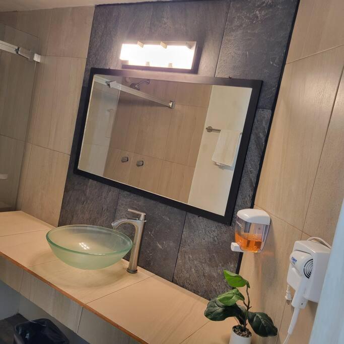 Nuevo Departamento de 2 recamaras con aire acondiconado, parking, wifi 70mb, refrigerador, micro,fregadero,licuadora,parrilla,utensilios de cocina, D5 Ciudad Valles Exterior foto